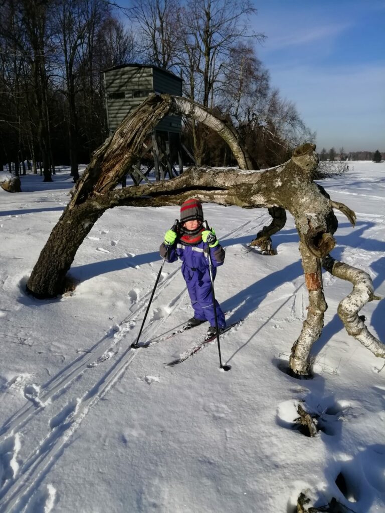 Chaloupka Sněžník, děti na běžkách